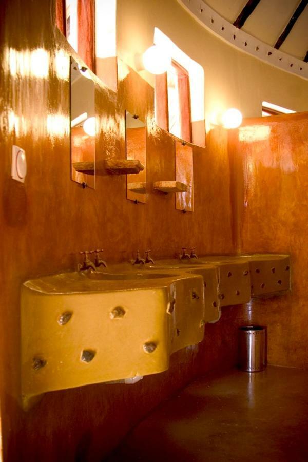 The Haven Hotel Джинджа Екстериор снимка